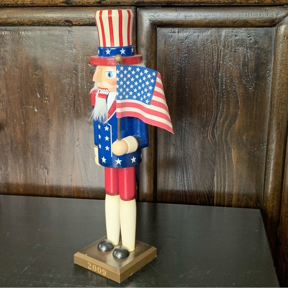 Vintage 2009 Uncle Sam Nutcracker with American Flag - Picture 8 of 16